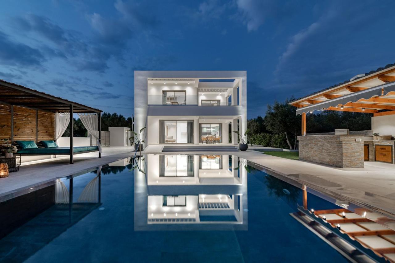 Antonia Villa - Luxurious Serenity With Private Pool, By Zantewize Kalipádhon Exteriör bild