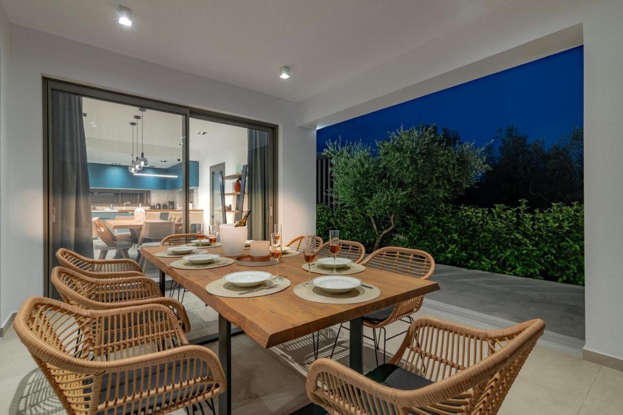 Antonia Villa - Luxurious Serenity With Private Pool, By Zantewize Kalipádhon Exteriör bild